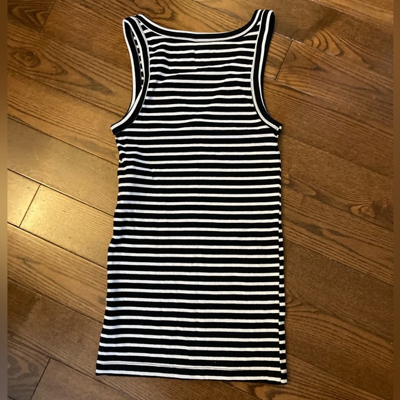NWOT! Old Navy striped slim fit v-neck tank - Picture 6 of 6